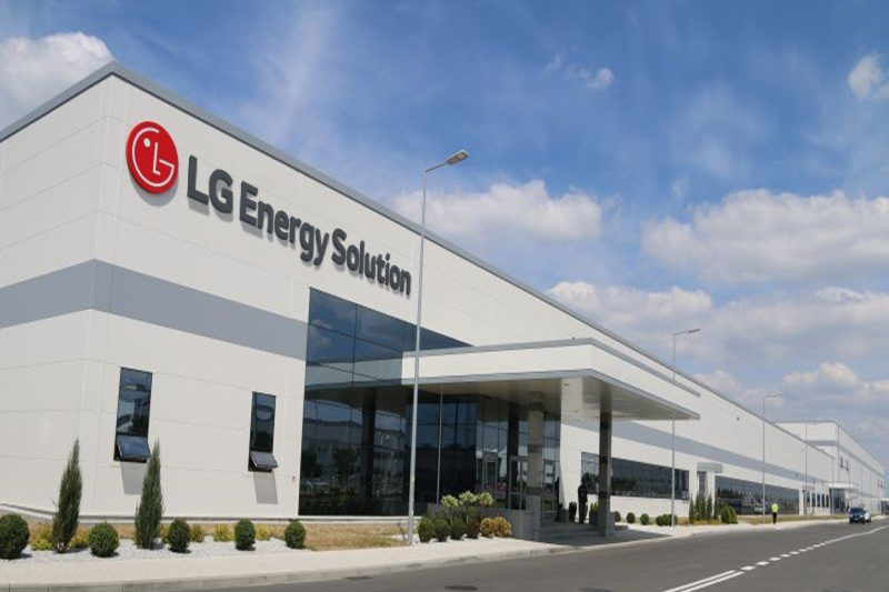特斯拉訂單接不完！LG 新能源啟用南京新產線，圓柱型電池產能全速擴張
