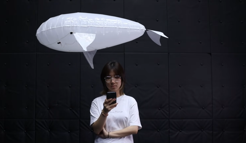 宛如吉卜力精靈走入現實，日本全新「飄浮 AI 伴侶」打造無聲溫柔陪伴