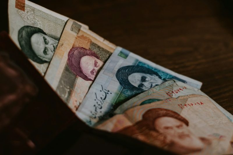 伊朗貨幣跌至歷史新低，美伊戰事再起衝擊疲弱經濟