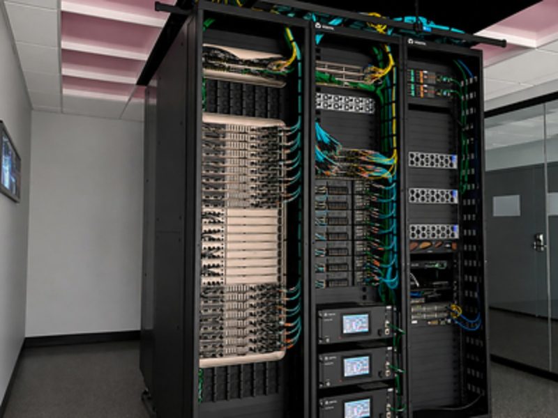 Vertiv 助美國海軍建置 GB300，整合供電、液冷與機櫃