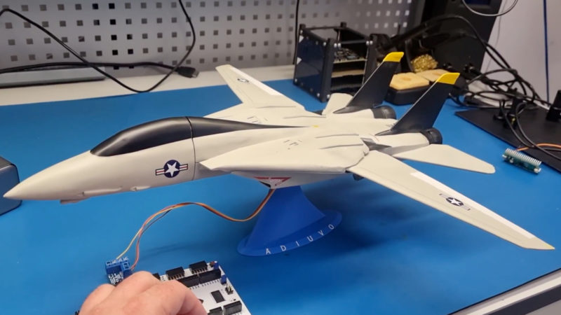 比 Intel 4004 還早的神祕晶片，專家用完美重現 F-14 戰鬥機「MP944」微處理器