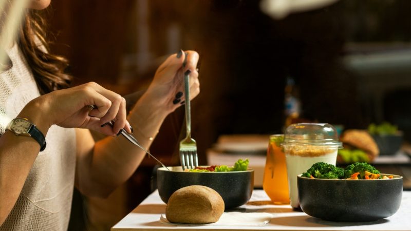 每日限 9 小時進食、睡前 4 小時禁食，研究：有望延緩認知衰退