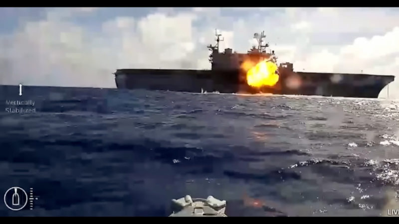 炸穿艦艇水線部位，美軍首度公開無人水面載具參與擊沉演習影像
