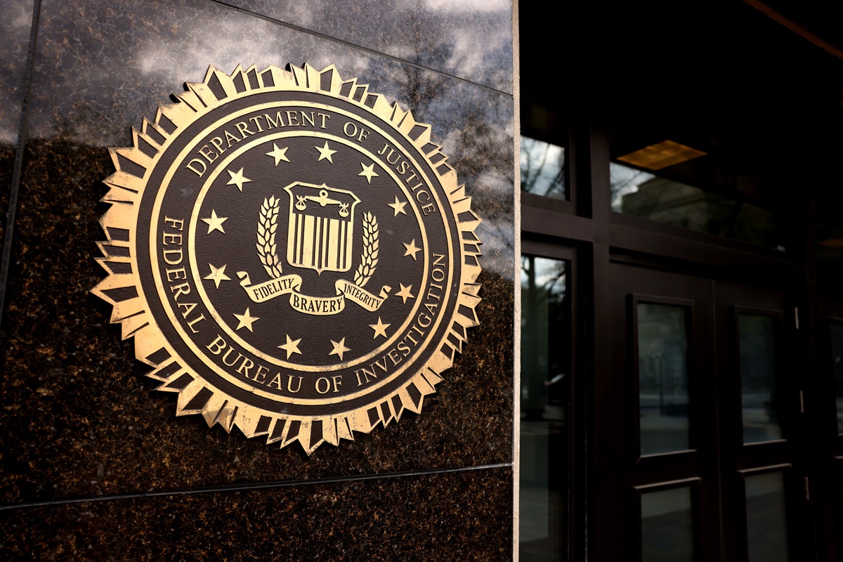 監守自盜還問 ChatGPT 策劃潛逃，FBI 探員竊取 90 萬美元 加密貨幣遭逮