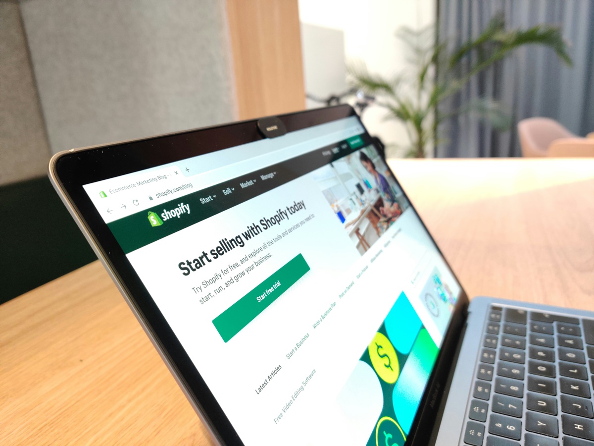 Shopify 財報優、AI 助促進業務成長 股價飆 17%