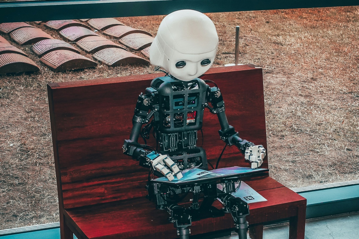 解決 AI 代理暴走危機的最佳解藥,「AI 監管 AI」成矽谷基礎設施新寵