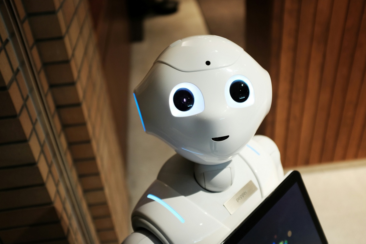 OpenAI 軟硬通吃，首度證實自研人型機器人布局實體 AI