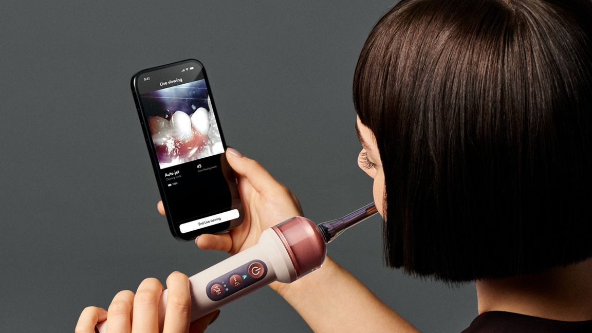 耗時 6 年打造，Dyson 跨足口腔護理推 499 美元 AI 攝影牙刷