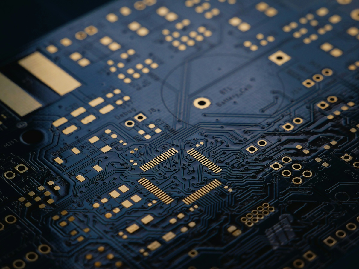 AI 驅動高階載板升級 2026 全球載板產值估增 3 成