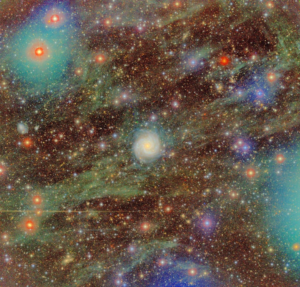 星系也會暴風成長，M74 與鄰居交會後「擦出」一片年輕恆星