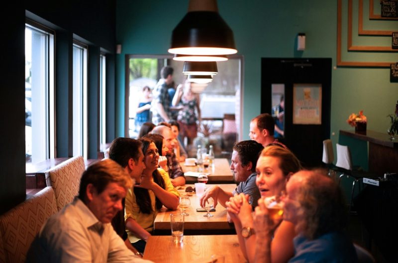 經濟利空＋消費者偏好轉變  連鎖餐飲股失寵