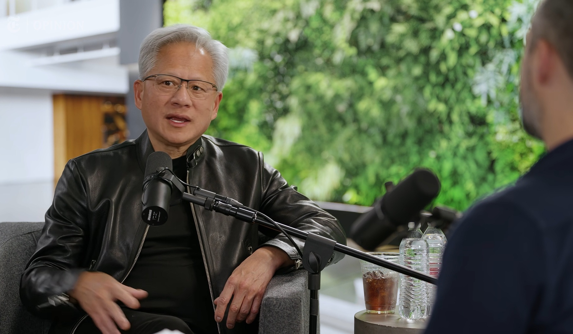 黃仁勳嚴厲評論：若無法妥善控管 AI 模型，實驗室就該關門