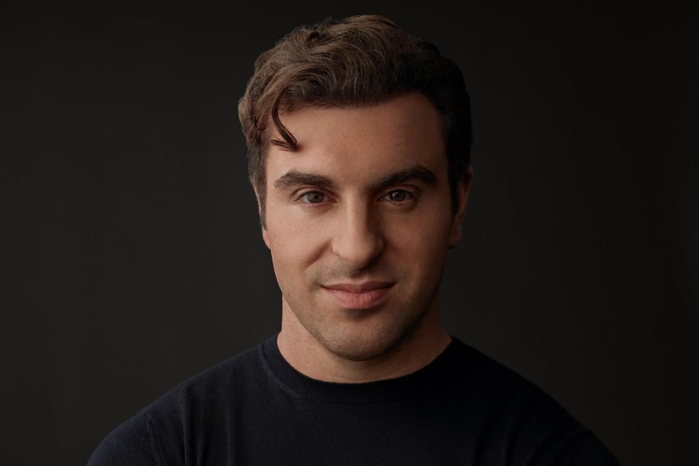 Airbnb 執行長靠 AI 打造「企業大腦」,會議砍半更帶動 17% 營收成長