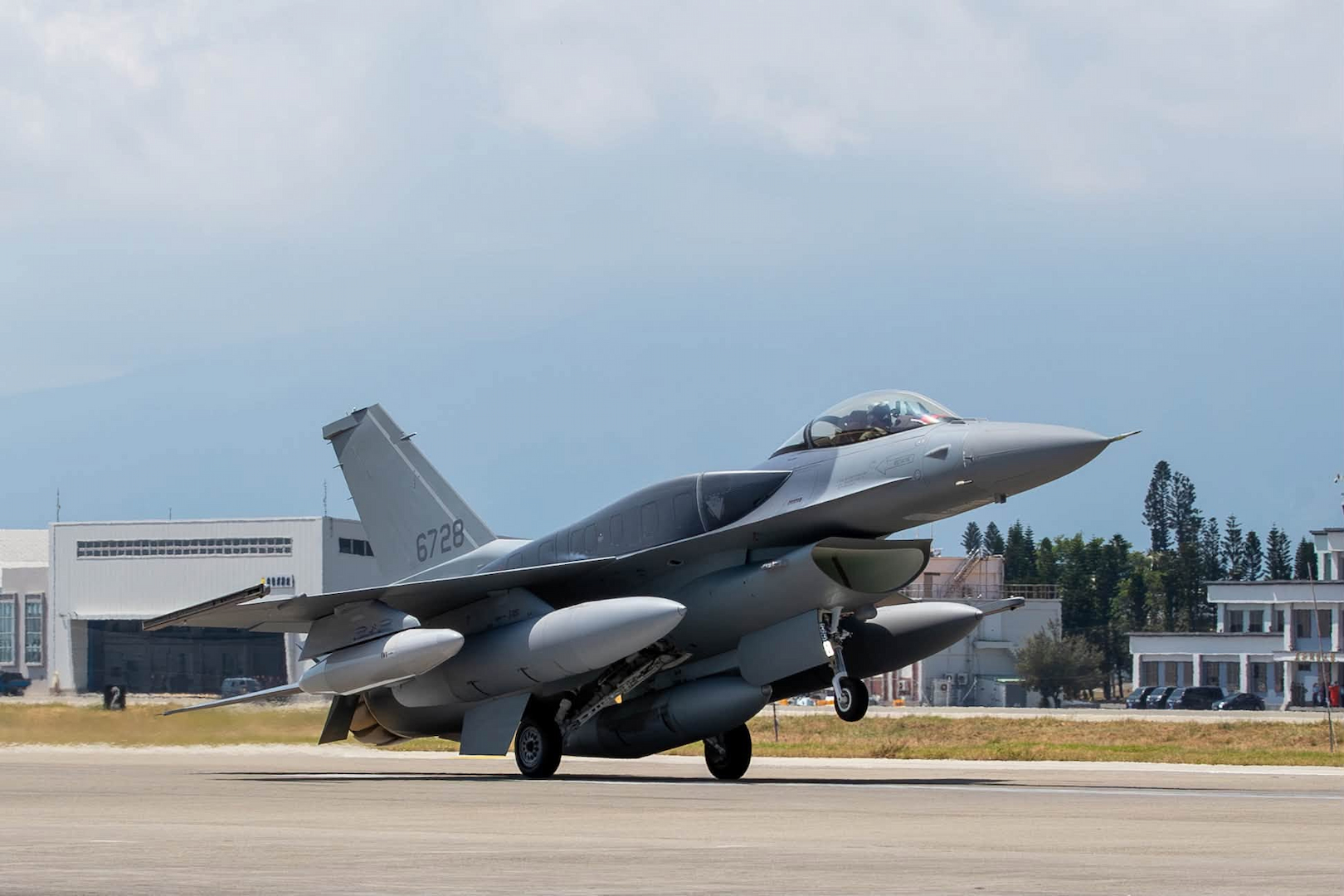 Photo: TechNews 科技新報 Taiwan Takes Delivery of First Two F-16V Block 70 Fighter Jets