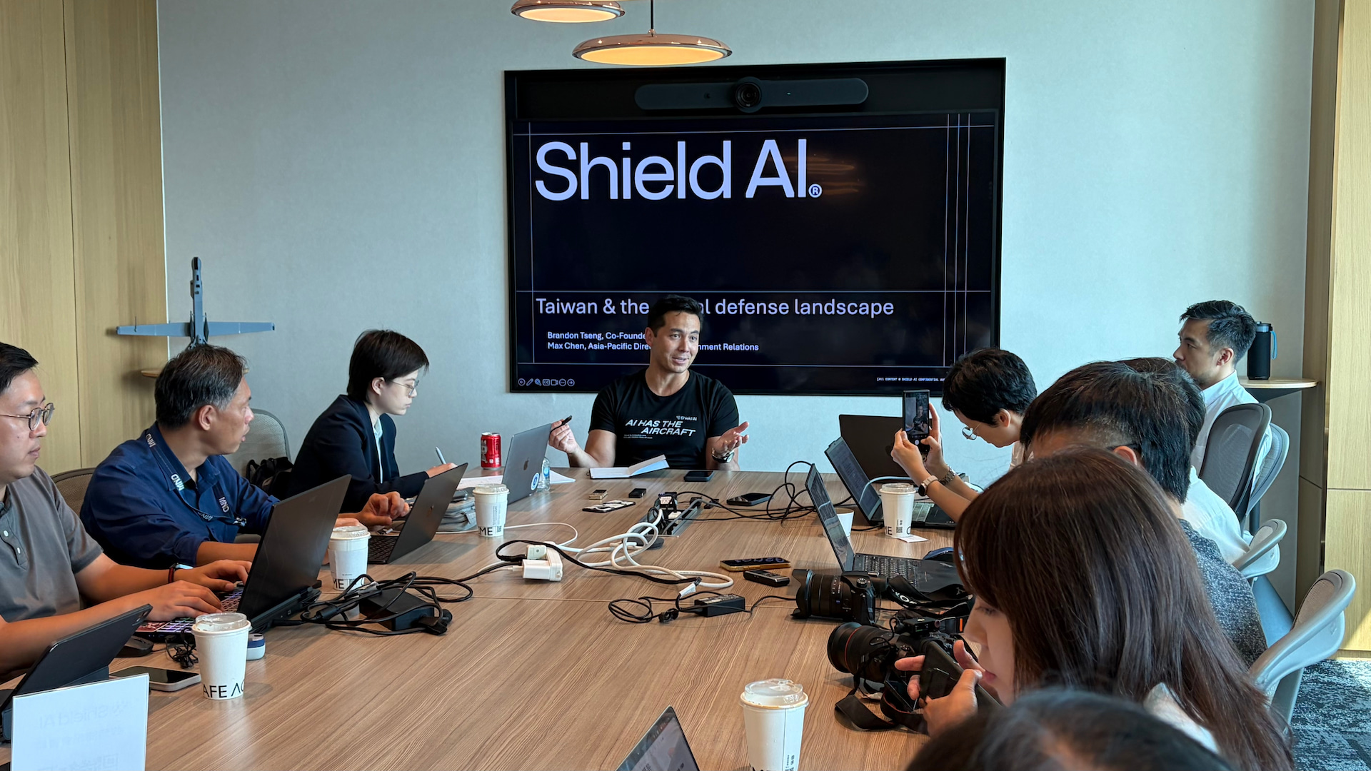 烏克蘭前防長要打造「機器人軍團」，Shield AI 創辦人：十年內應該很難實現