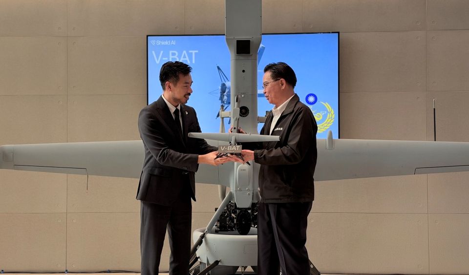 Shield AI 首架 V-BAT 運抵台灣，未來數月陸續交付 12 架予海巡署