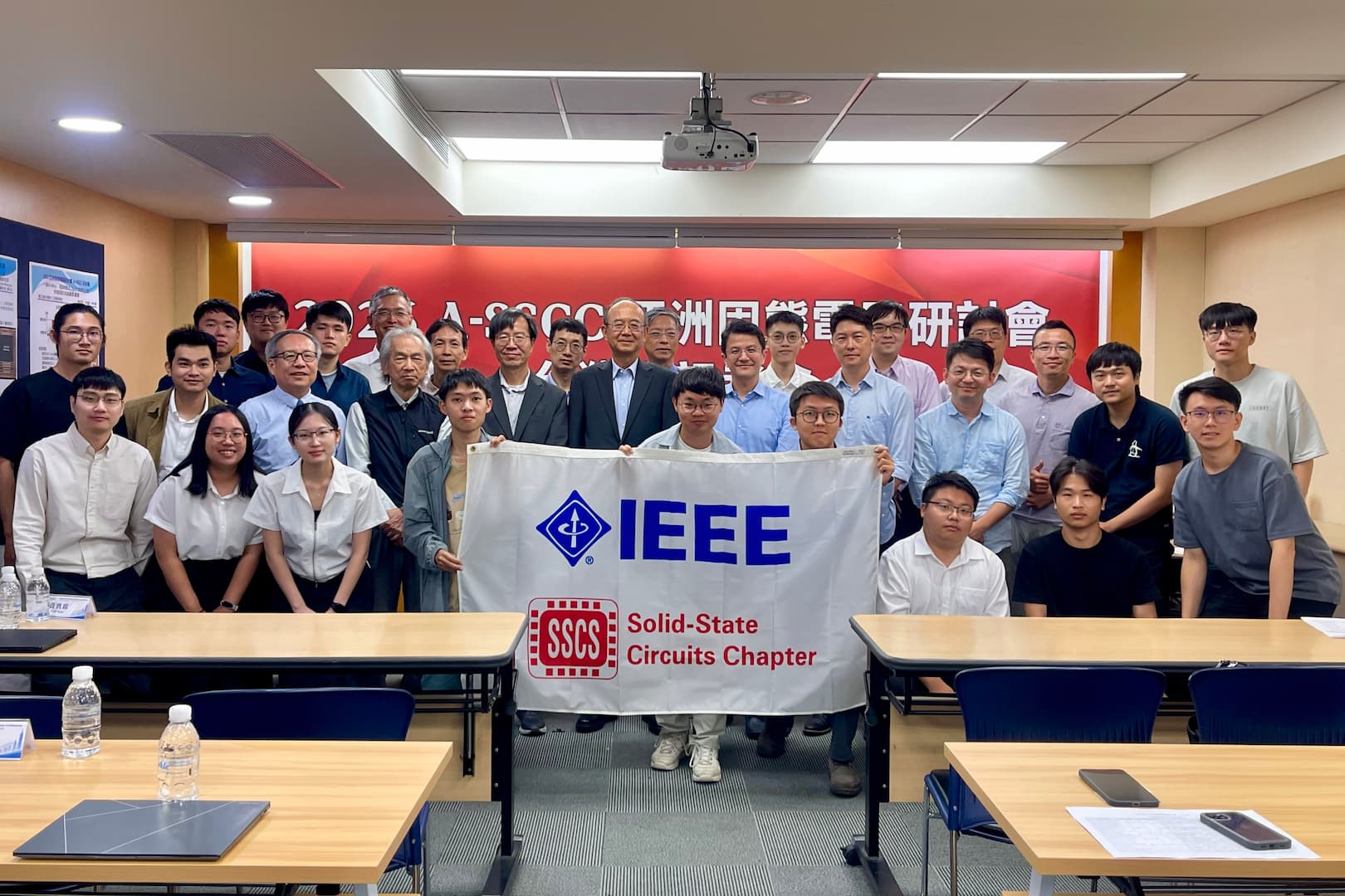 清大 6 論文入選 IEEE！28 奈米突破 AI 晶片傳輸瓶頸飆 200G 極速