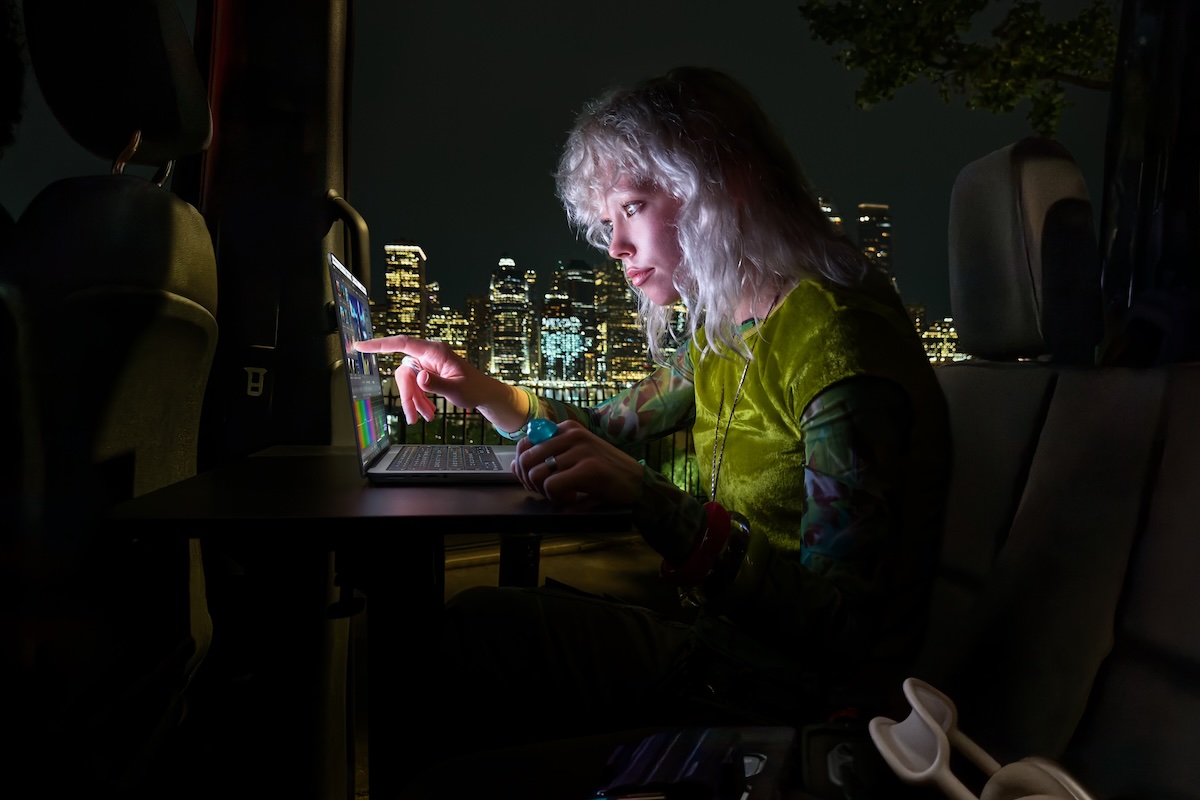 打破蘋果 20 年來堅持，首款觸控 MacBook Pro 亮相