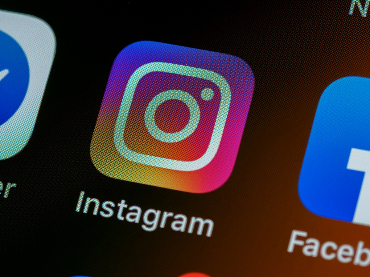 Instagram 負責人坦言 AI 內容難排序，不禁 AI、但要求帳號自行標示